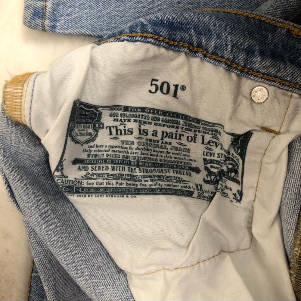 Levi’s 501 Cropped High Rise button Fly size 31 x 26 woman’s light blue wash - Picture 10 of 16